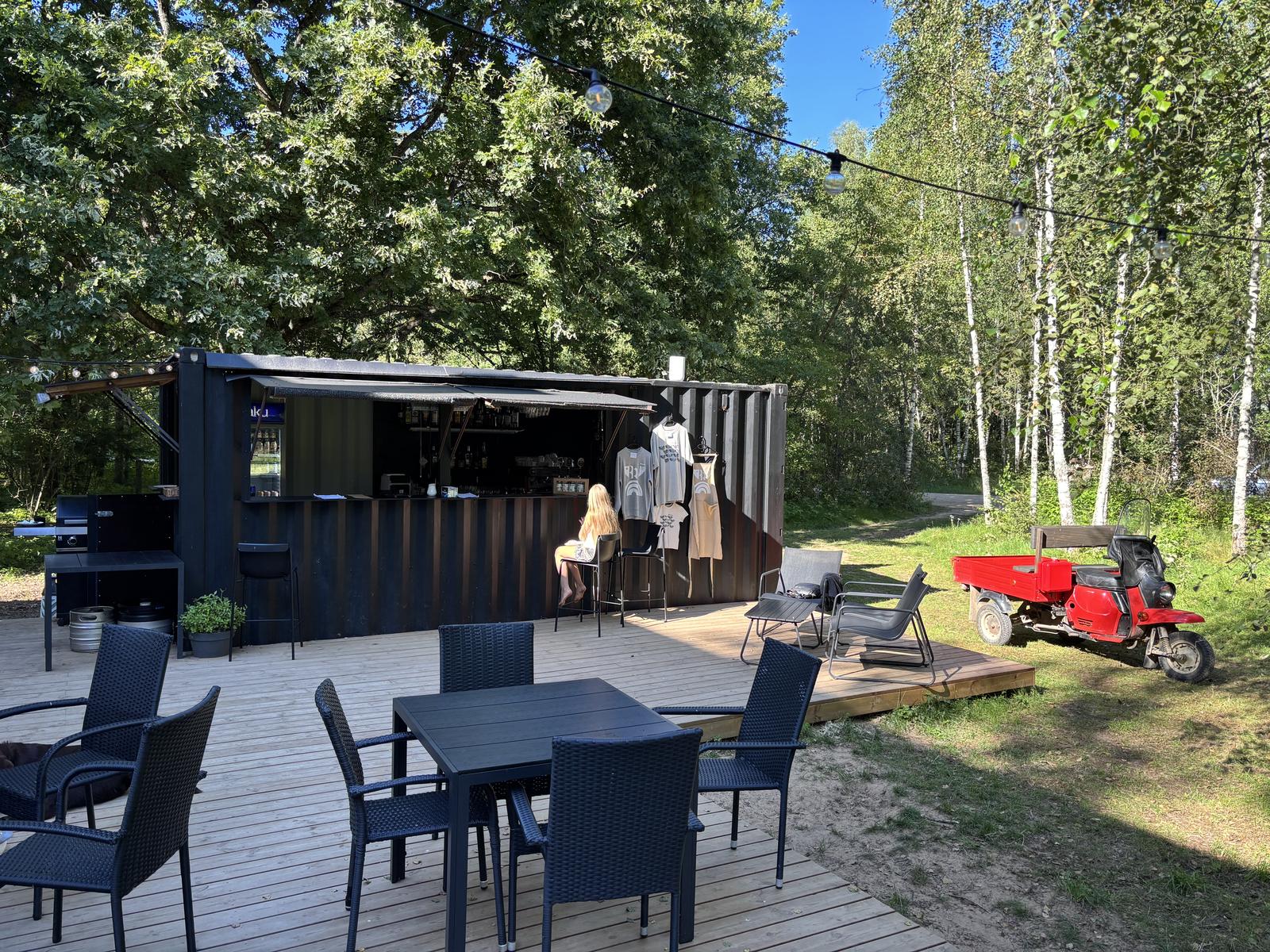 Piirissaare kohviku terrass